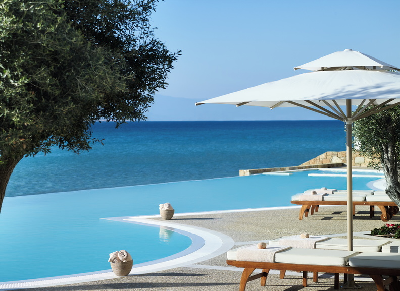Tiara Holidays - Sani Beach - infinity pool